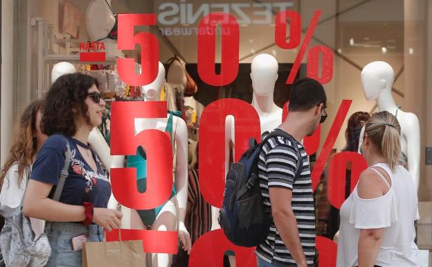 «Hay que aprovechar las rebajas porque la cuesta de septiembre es muy larga»