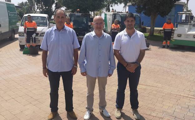Vélez-Málaga pone en marcha un plan especial de limpieza con dobles turnos