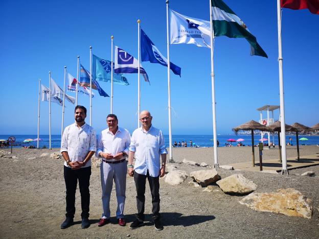 LAS BANDERAS AZULES Y 'Q' DE CALIDAD YA ONDEAN EN VÉLEZ