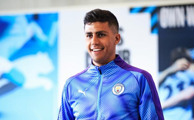 El Manchester City se acuerda de Chiquito de la Calzada para anunciar su último fichaje
