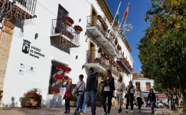 El equipo de gobierno de Marbella rescata a tres exediles para cargos de confianza