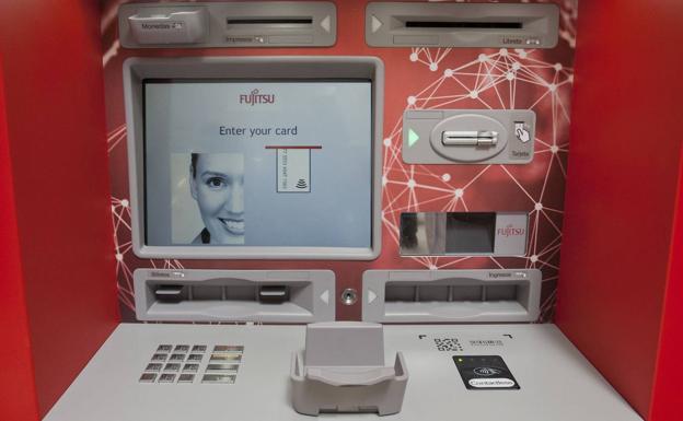 Fujitsu fabrica en Málaga los primeros cajeros automáticos del mundo con reconocimiento facial