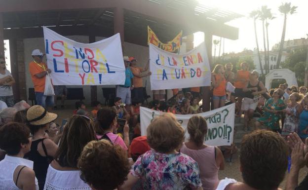 Vecinos de Benajarafe y Chilches convocan una protesta por el retraso en la ejecución de la Senda Litoral