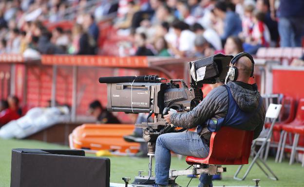 Telefónica, expedientada por cobrar de más el fútbol a sus competidores