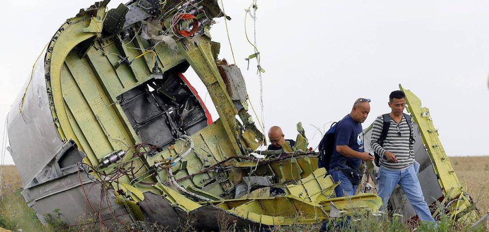 Los familiares de las víctimas del avión malasio derribado hace cinco años en Ucrania exigien justicia