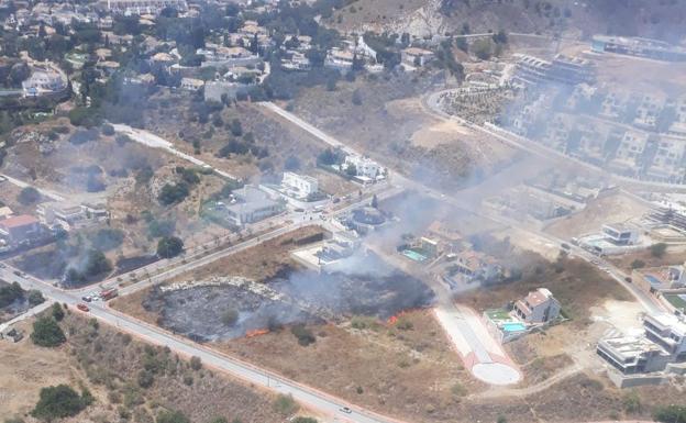 Extinguido un incendio en el paraje La Capellanía de Benalmádena