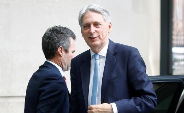 El ministro de Finanzas británico anuncia que dimitirá si Johnson sustituye a May