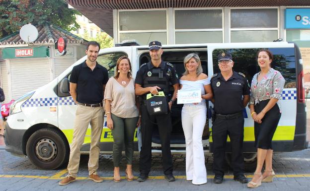 El Ayuntamiento de Estepona saca a concurso el alquiler de 17 desfibriladores para espacios públicos