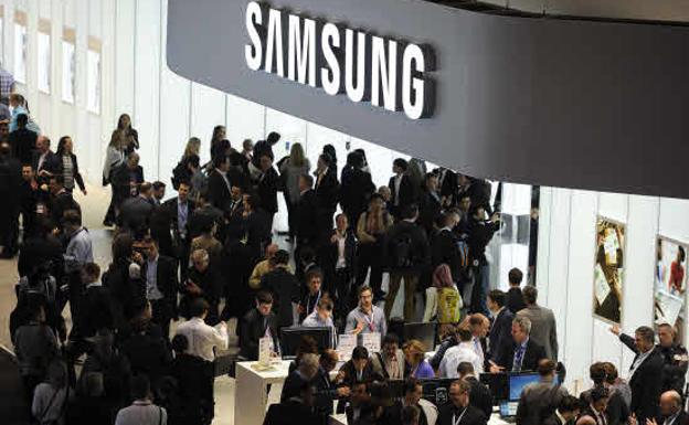 Samsung volverá a lanzar en septiembre su móvil plegable