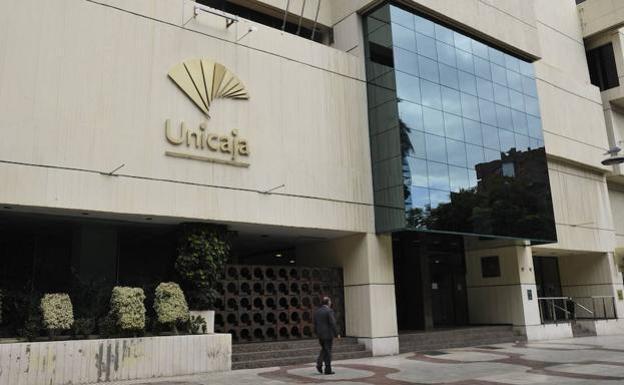 Unicaja Banco cierra en 950 millones su operación récord de venta de activos tóxicos