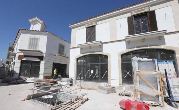 El futuro outlet de lujo de Plaza Mayor toma forma | Diario Sur