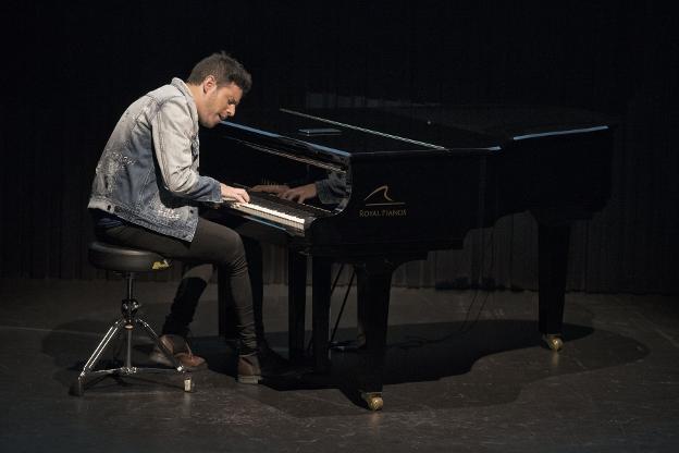 A la luz del piano