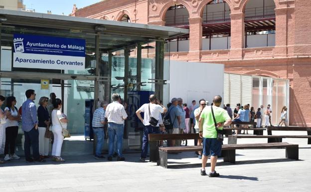 Colas en La Malagueta para adquirir entradas para los toros