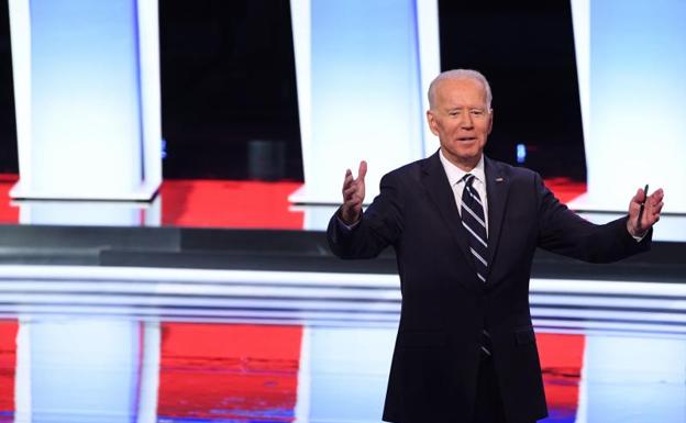 Joe Biden sale en pie de su siguiente duelo, debilitado en los debates