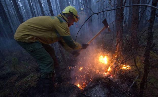 Avanza el mayor incendio registrado nunca antes en Siberia y en zonas del Ártico