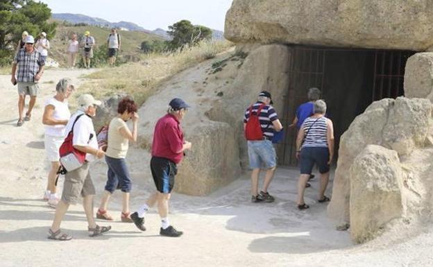 La Junta estudia cobrar la entrada en la Aduana, los Dólmenes y el Teatro Romano