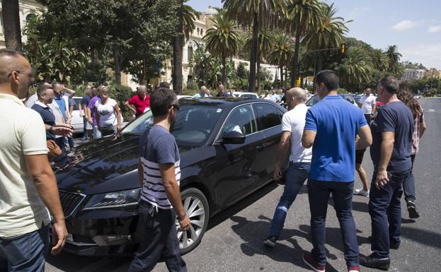 Condenan en Málaga a cinco taxistas por coacciones y daños a un VTC en la huelga de 2017