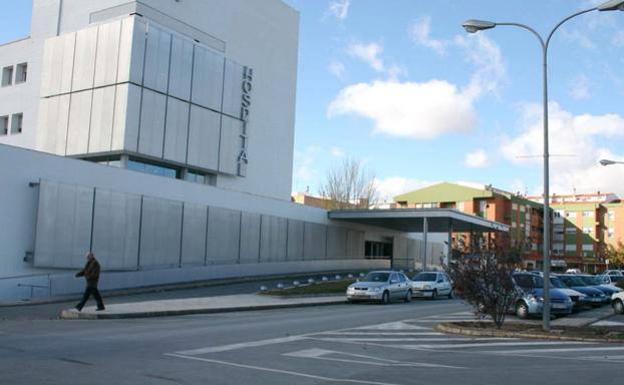 Se queda sin indemnización por ir a un hospital privado tras cinco operaciones fallidas en Murcia