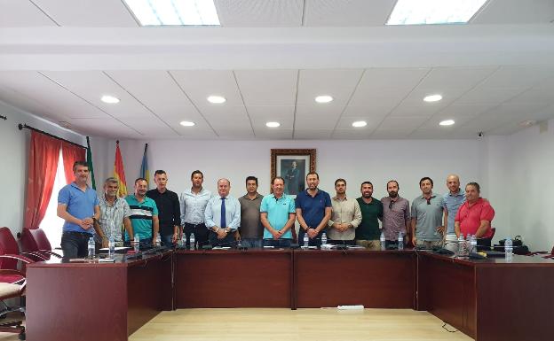 Catorce pueblos del interior de Málaga piden una reunión urgente para acabar con la falta de agua potable