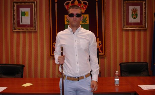 El alcalde ciego de un pueblo manchego: «No puedo defraudar»