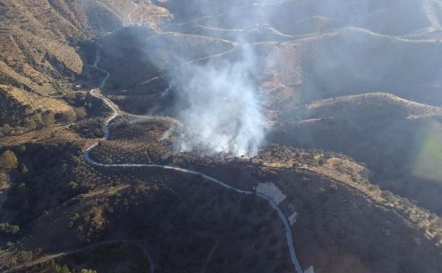 Controlado el incendio forestal en el Arroyo Comendador de Pizarra