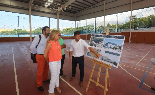 Arranca la obra para cerrar y hacer útiles todo el año las pistas cubiertas del complejo Serrano Lima en Marbella