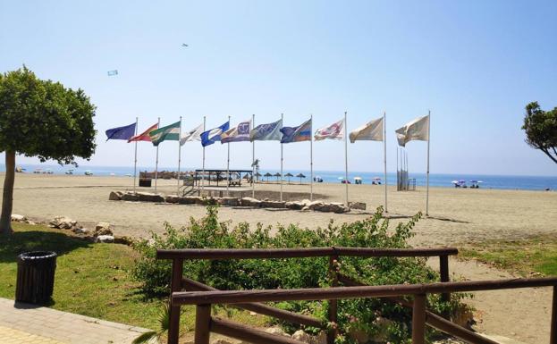 Benajarafe, una playa para disfrutar en familia