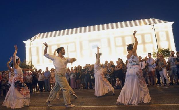 El real se enciende para que brille la noche