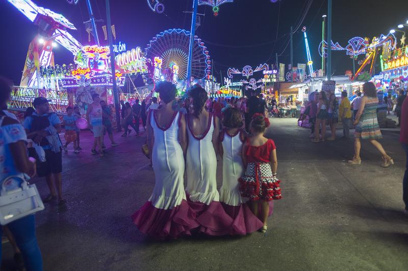 Ambiente nocturno en el Real de la Feria de Málaga