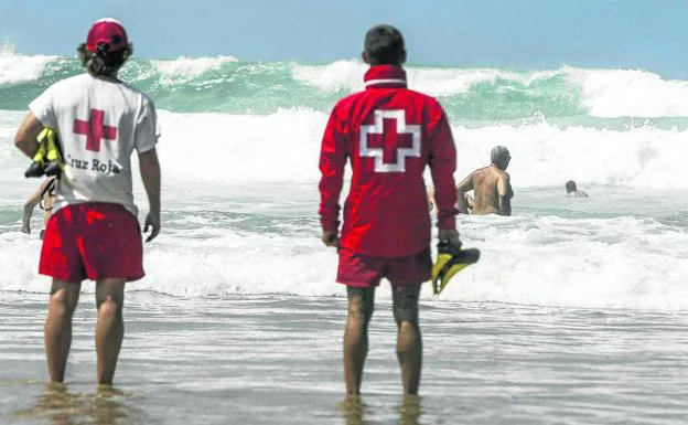 Muere una niña de 8 años en el centro de salud tras sentirse «muy mareada» en la playa