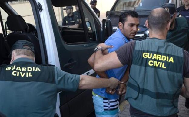 Dos años de cárcel para el vendedor ambulante que apuñaló a un jefe de la Policía Local en Huelva