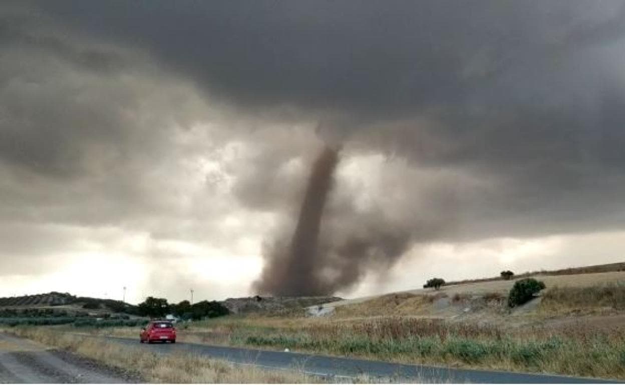 Varios tornados y lluvias fuertes sorprenden a Campillos | Diario Sur