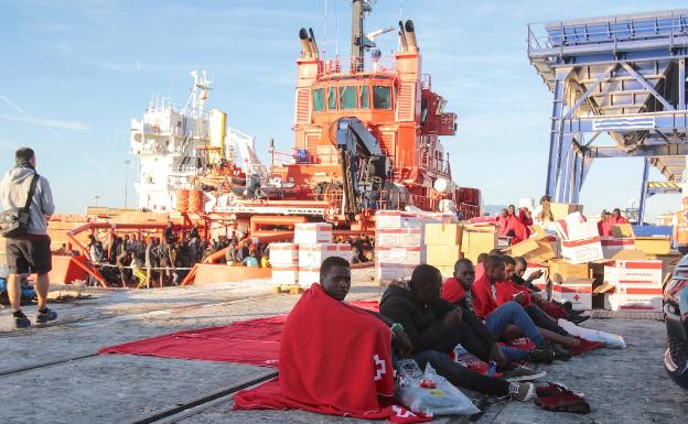 El Puerto de Málaga recibe un 80% menos de migrantes en lo que va de año