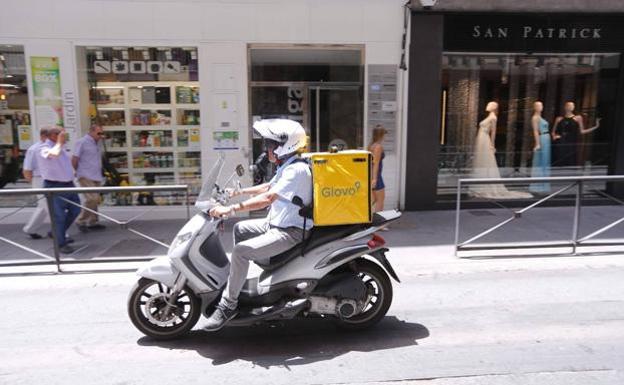 La Inspección de Trabajo obliga a dar de alta a 180 'riders' de Glovo en Granada