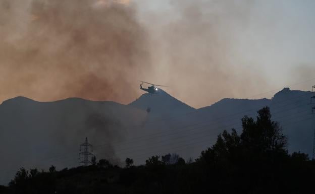 Controlado el incendio forestal en el paraje Los Monteros de Marbella