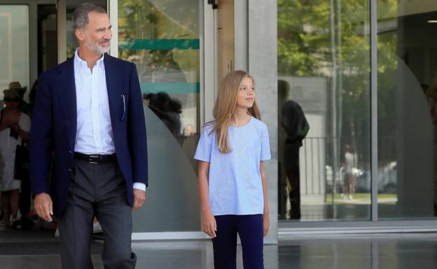 Felipe VI: «Todo va muy bien y ya tenemos ganas de verlo en casa»