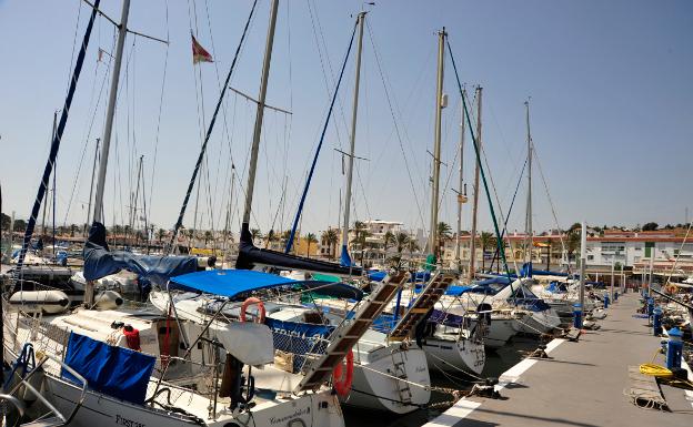 Acondicionan para uso peatonal el paseo de ribera del puerto de Caleta de Vélez