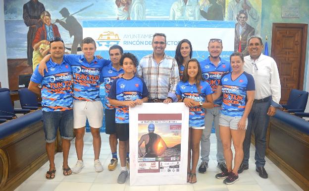 Un total de 400 deportistas disputarán este sábado el VI triatlón sprint de Rincón de la Victoria