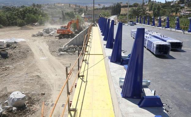 El puente sobre el río Fahala en Villafranco del Guadalhorce estará abierto al tráfico a finales de mes