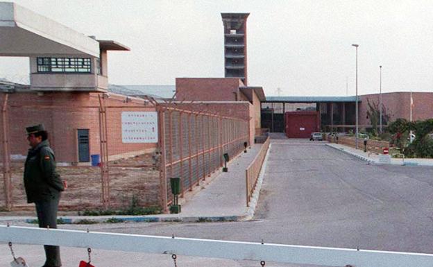 Los internos de la prisión de Alhaurín ya pueden comunicarse por videoconferencia con sus abogados