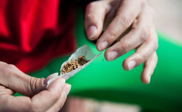 Multa de más de 10.000 euros por un porro