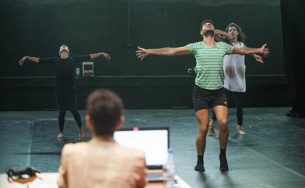 «No existe una frontera entre la danza y el teatro»