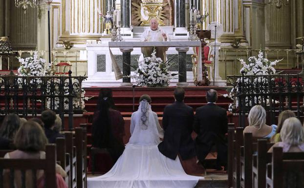 Bodas en la Catedral de Málaga tras la lluvia