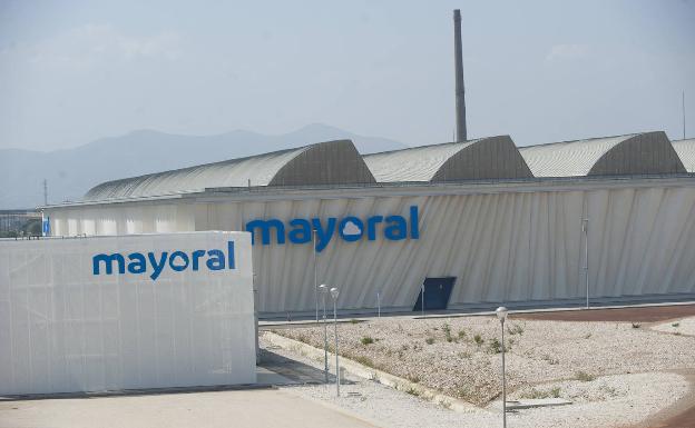 Mayoral arranca en fase de pruebas su nuevo centro logístico en Intelhorce