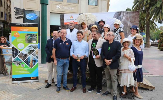 El Caminito del Rey se 'instala' en calle Larios durante su campaña por ser patrimonio de la humanidad