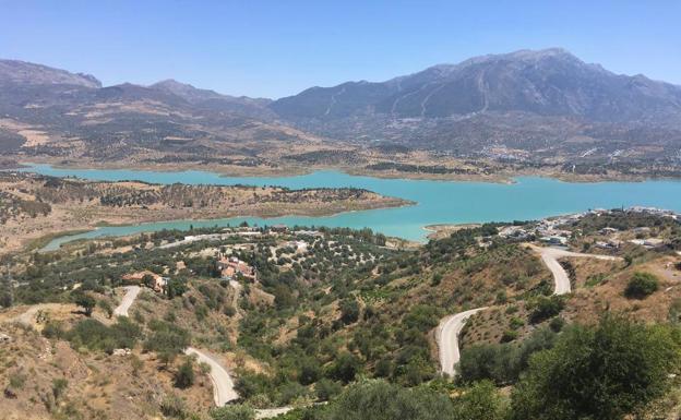 El embalse de La Viñuela roza ya el umbral de sequía