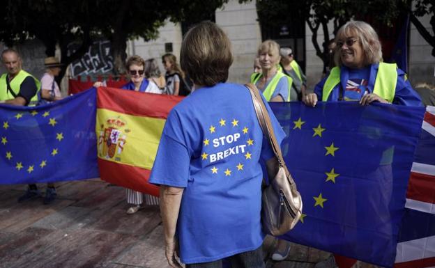 Británicos residentes en la provincia se echan a la calle contra el 'brexit'