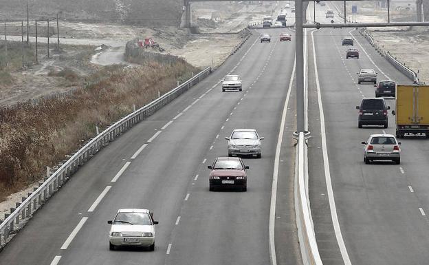 Cinco detenidos tras haber arrojado a la calzada a tres personas desde una furgoneta