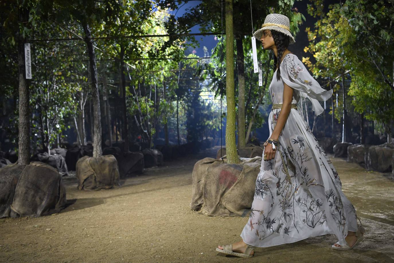 El bosque secreto de Dior conquista París