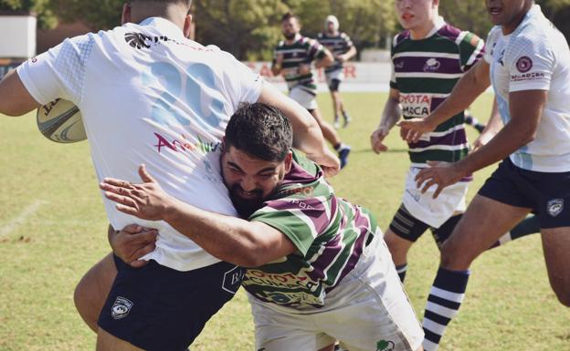 El Marbella aprovecha su madurez para imponerse en el primer derbi malagueño